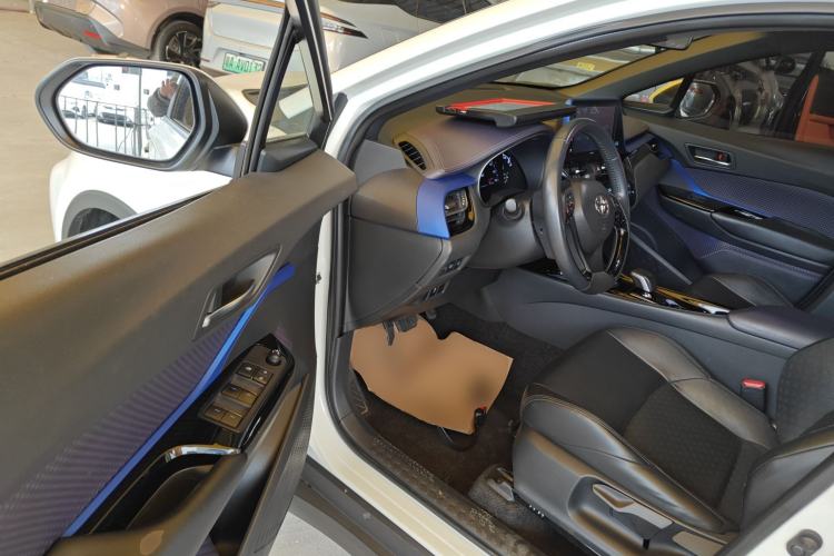 Used Toyota C-HR EV 2020 Deluxe Sunroof Edition Interior 3