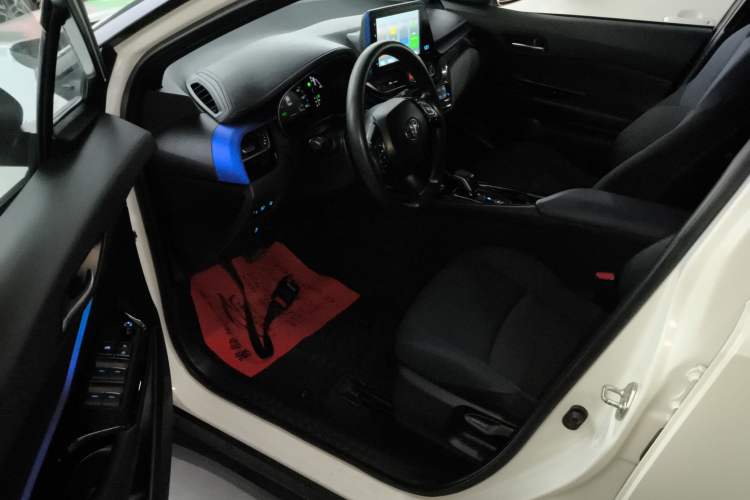 Used Toyota C-HR EV 2020 Luxury Sunroof Edition Interior 3