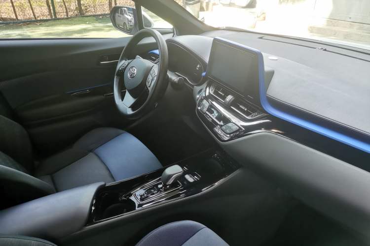 Used Toyota C-HR EV 2020 Luxury Sunroof Edition Interior 3