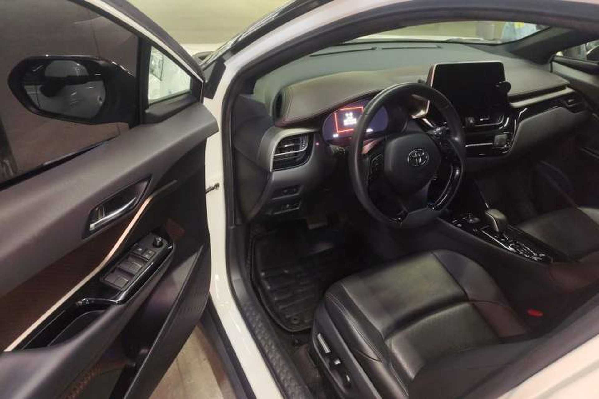 Used Toyota C-HR EV 2020 Deluxe Sunroof Edition Interior 3