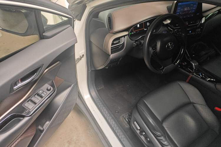 Used Toyota C-HR EV 2020 Deluxe Sunroof Edition Interior 3