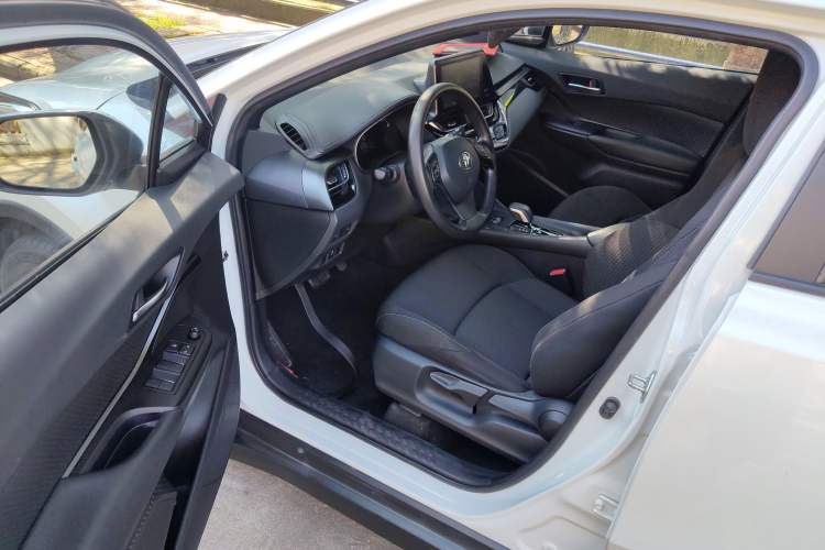 Used Toyota C-HR EV 2020 Leading Edition Interior 3