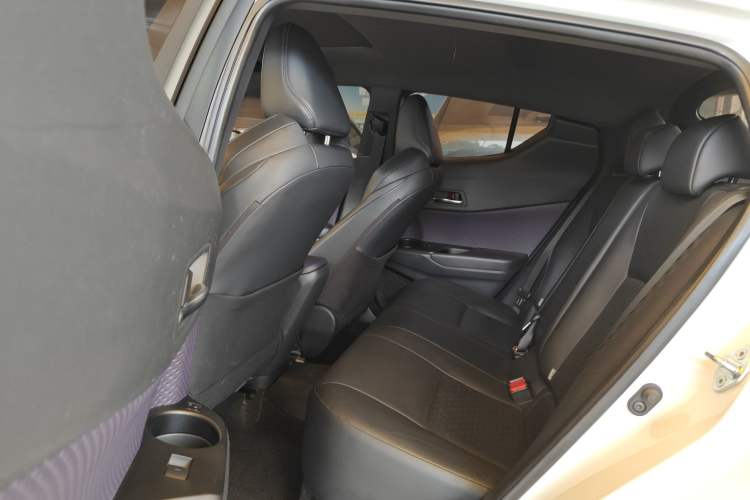 Used Toyota C-HR EV 2020 Deluxe Sunroof Edition Interior 4