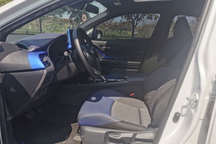 Used Toyota C-HR EV 2020 Luxury Sunroof Edition Interior 4