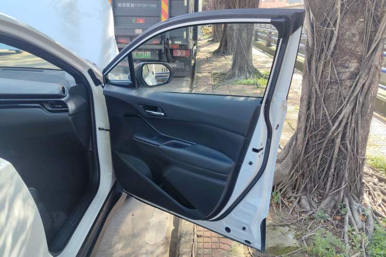 Used Toyota C-HR EV 2020 Leading Edition Interior 5