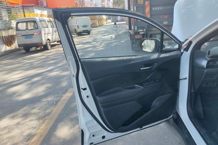 Used Toyota C-HR EV 2020 Leading Edition Interior 7
