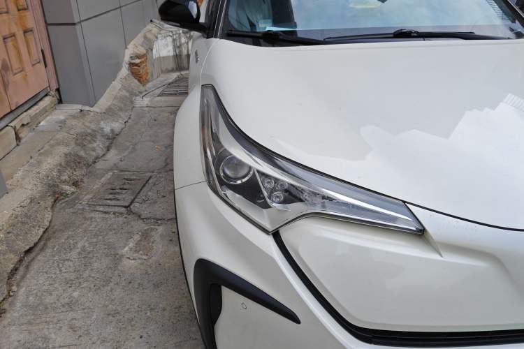 Used Toyota C-HR EV 2020 Luxury Sunroof Edition Right Front Headlight