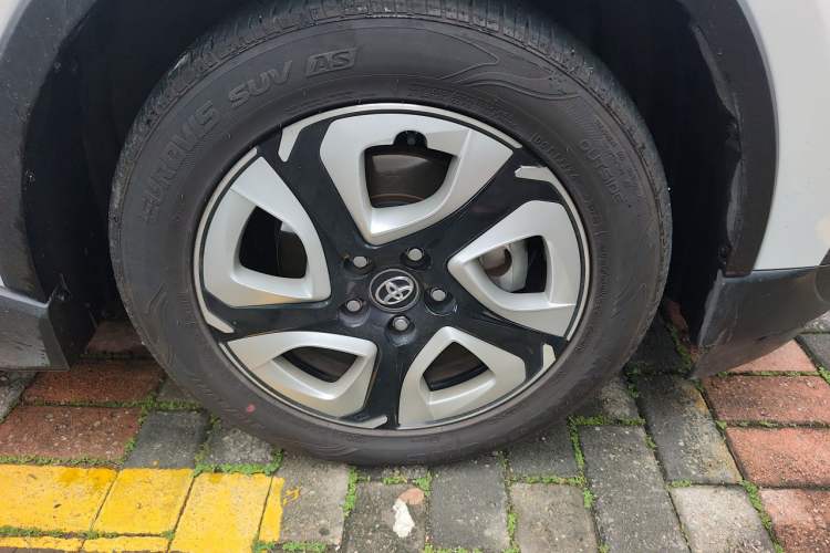 Used Toyota C-HR EV 2020 Luxury Sunroof Edition Right Front Wheel Hub