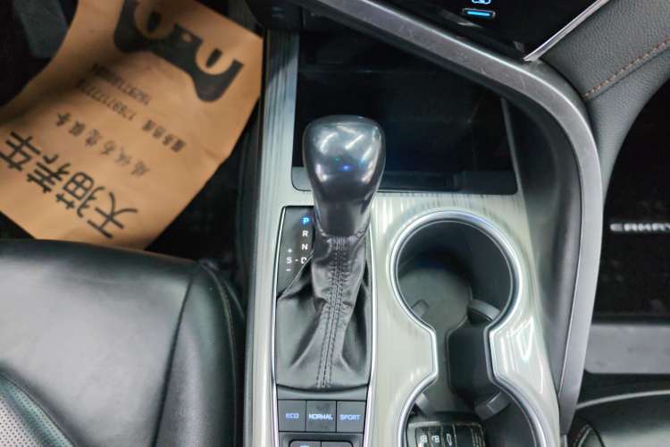 Used Toyota Camry 2019 Dual-Engine 2.5 HG Luxury Edition China V Standard Gear Lever