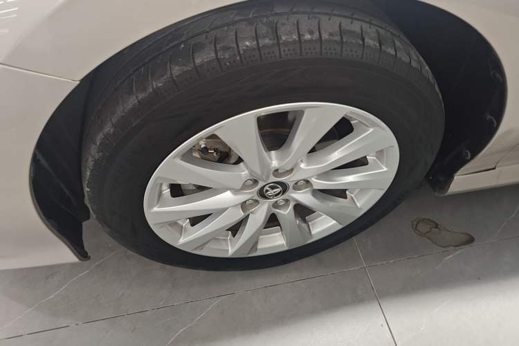 Used Toyota Camry 2019 Revised Version 2.0G Luxury Edition Left Front Wheel Hub