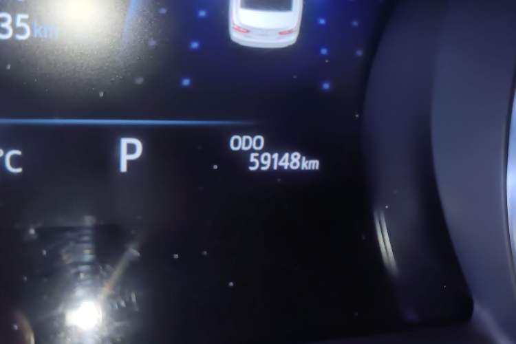 Used Toyota Camry 2021 2.0G Luxury Edition Odometer Close Up