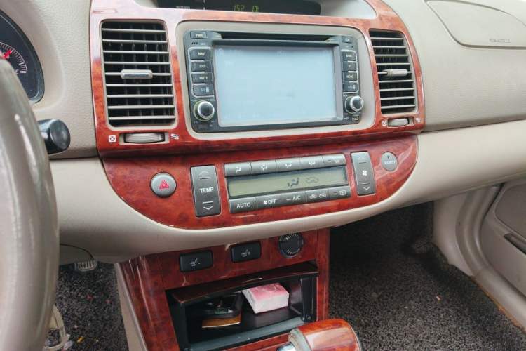 Used Toyota Camry 2005 2.4 Luxury Edition Audio And AC Panel