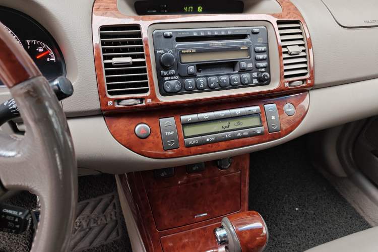Used Toyota Camry 2005 2.4 Luxury Edition Audio And AC Panel