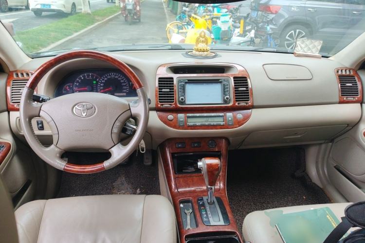 Used Toyota Camry 2005 2.4 Luxury Edition Center Console