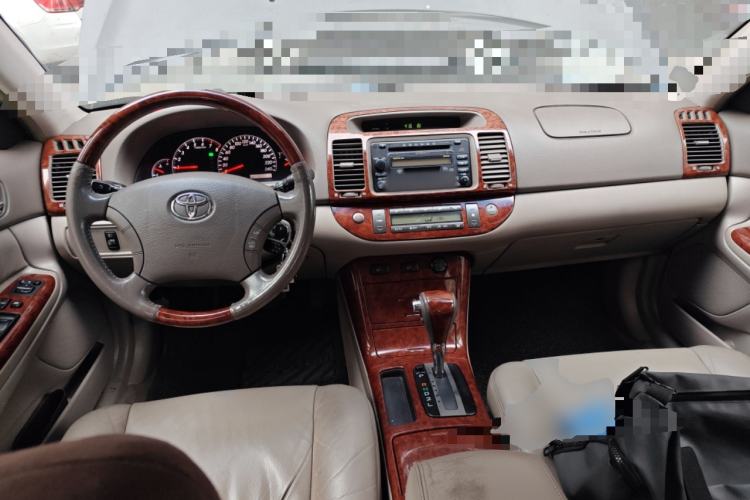 Used Toyota Camry 2005 2.4 Luxury Edition Center Console