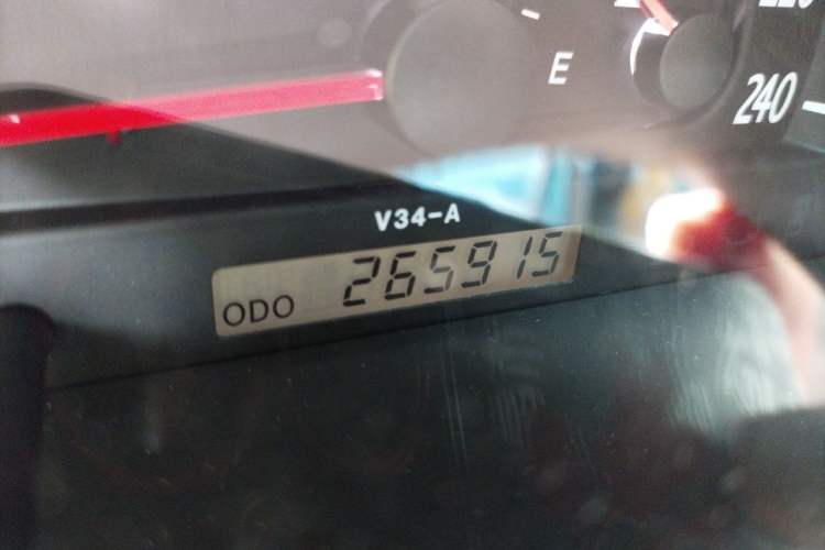 Used Toyota Camry 2005 2.4 Luxury Edition Odometer Close Up