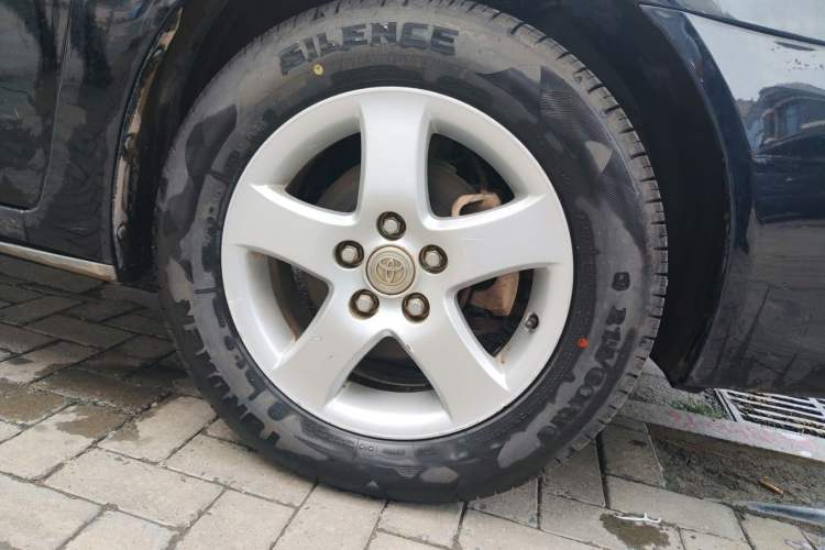 Used Toyota Camry 2005 2.4 Luxury Edition Right Front Wheel Hub