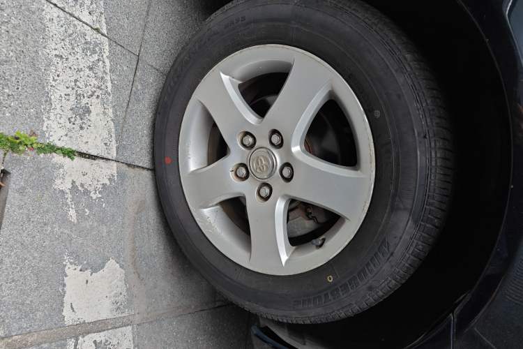 Used Toyota Camry 2005 2.4 Luxury Edition Right Front Wheel Hub