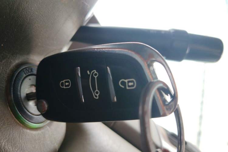 Used Toyota Camry 2005 2.4 Luxury Edition Vehicle Key
