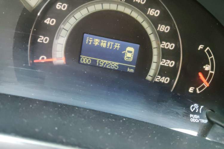 Used Toyota Camry 2006 240G Odometer Close Up