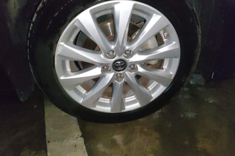 Used Toyota Camry 2006 240G Right Front Wheel Hub