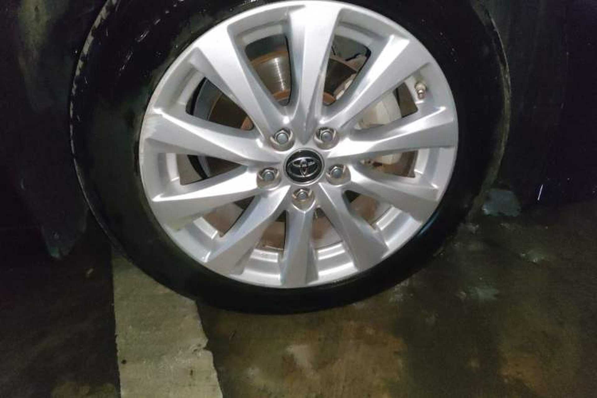 Used Toyota Camry 2006 240G Right Front Wheel Hub