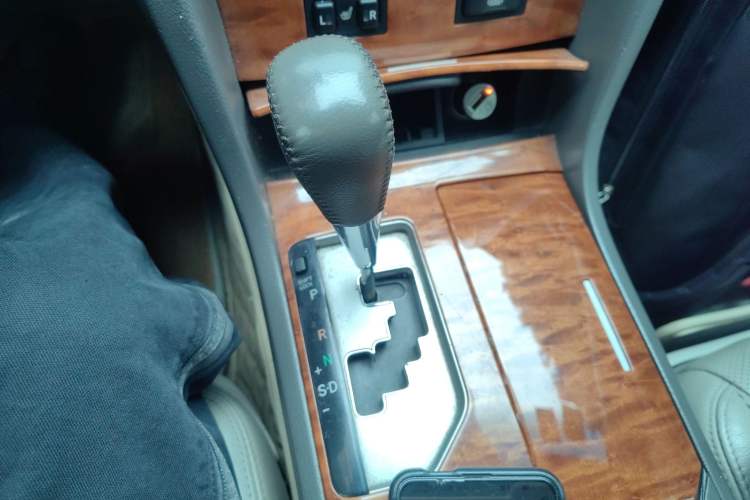 Used Toyota Camry 2007 240V Supreme Edition Gear Lever