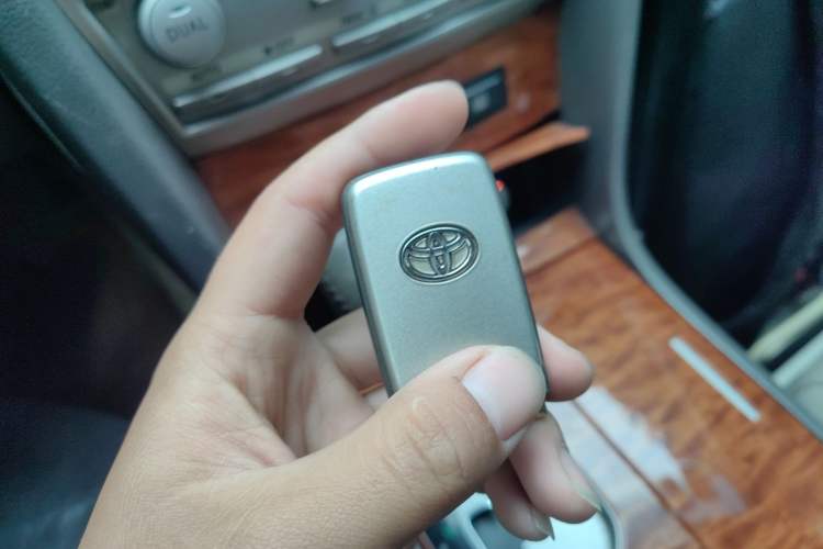 Used Toyota Camry 2007 240V Supreme Edition Vehicle Key