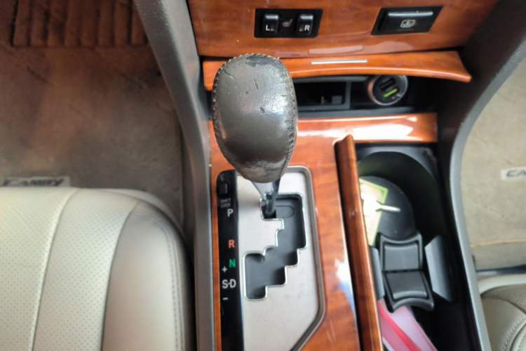 Used Toyota Camry 2008 240G Luxury Edition Gear Lever