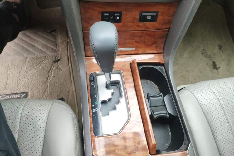 Used Toyota Camry 2008 240G Luxury Edition Gear Lever