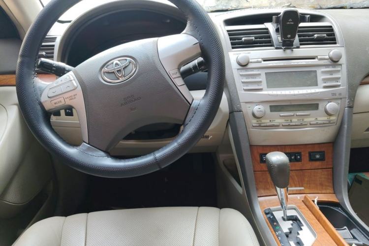Used Toyota Camry 2009 200G Luxury Edition Center Console