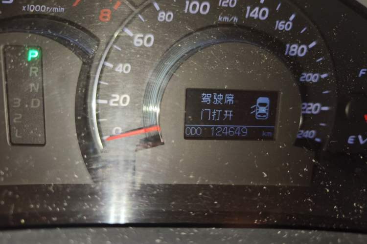 Used Toyota Camry 2009 200G Luxury Edition Odometer Close Up