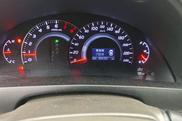 Used Toyota Camry 2009 200G Luxury Edition Odometer Close Up