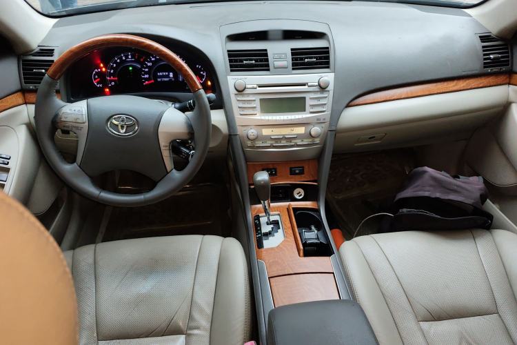 Used Toyota Camry 2009 240G Luxury Edition Center Console