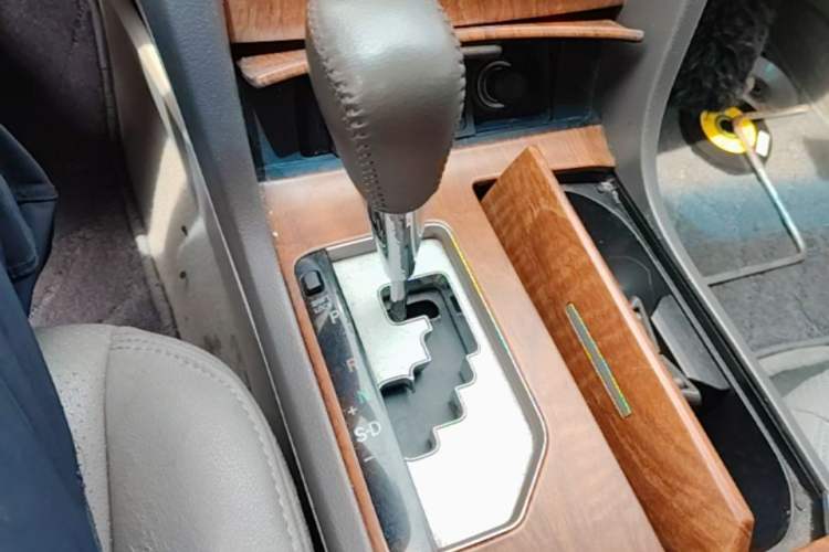 Used Toyota Camry 2009 240E Elite Edition Gear Lever