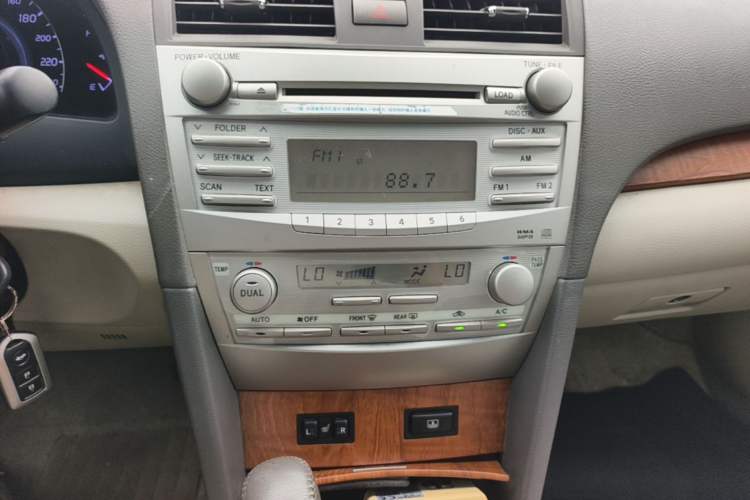 Used Toyota Camry 2009 240G Luxury Edition Audio And AC Panel
