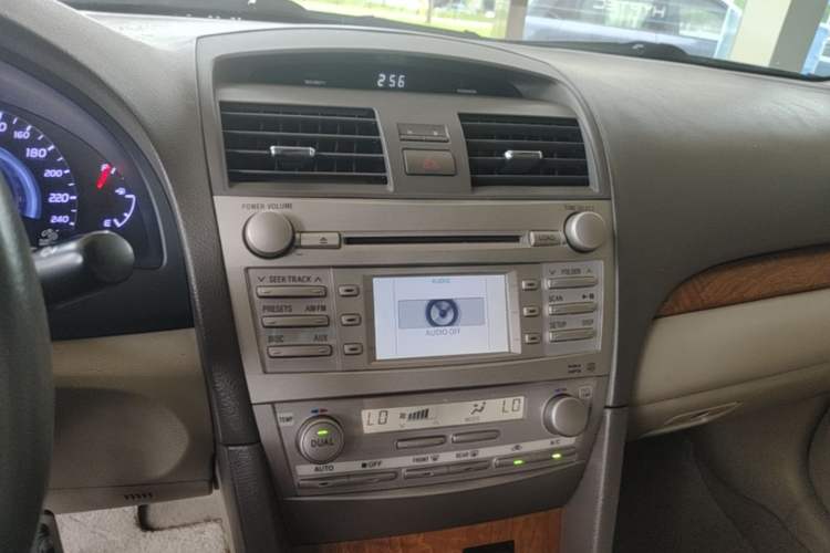 Used Toyota Camry 2009 200G Luxury Edition Audio And AC Panel