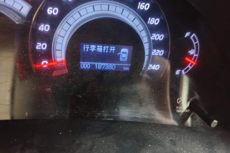 Used Toyota Camry 2009 240V G-BOOK Smart Navigation Edition Odometer Close Up
