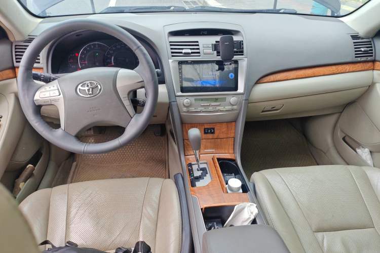 Used Toyota Camry 2010 240G Luxury Edition Center Console