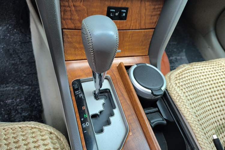Used Toyota Camry 2010 240G Classic Edition Gear Lever