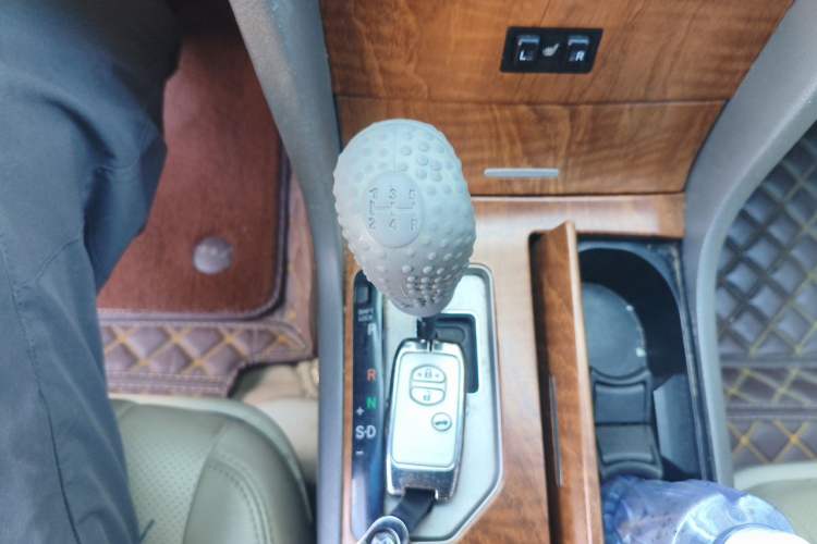 Used Toyota Camry 2010 240G Luxury Edition Gear Lever
