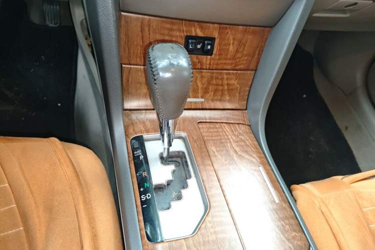 Used Toyota Camry 2010 240G Luxury Edition Gear Lever
