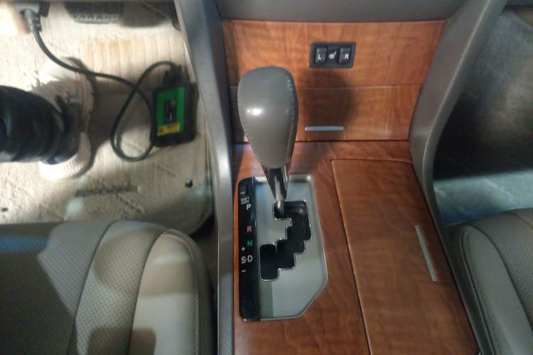 Used Toyota Camry 2010 240G Luxury Edition Gear Lever