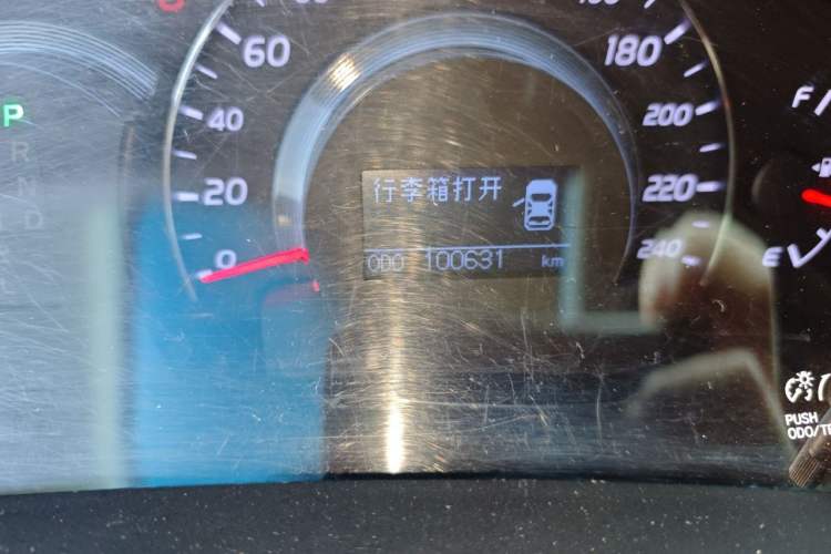 Used Toyota Camry 2010 200G Classic Edition Odometer Close Up