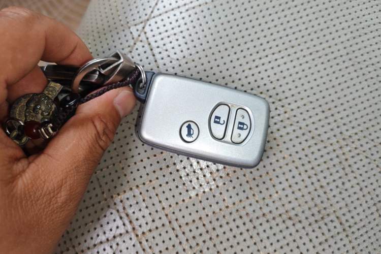 Used Toyota Camry 2010 240G Luxury Edition Vehicle Key
