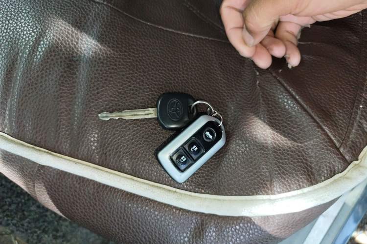 Used Toyota Camry 2010 200G Classic Edition Vehicle Key