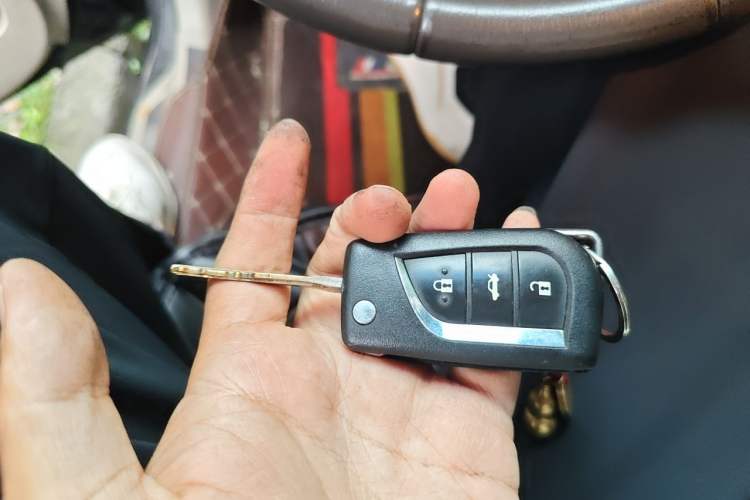 Used Toyota Camry 2010 200G Classic Edition Vehicle Key