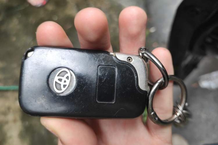 Used Toyota Camry 2010 200G Classic Edition Vehicle Key