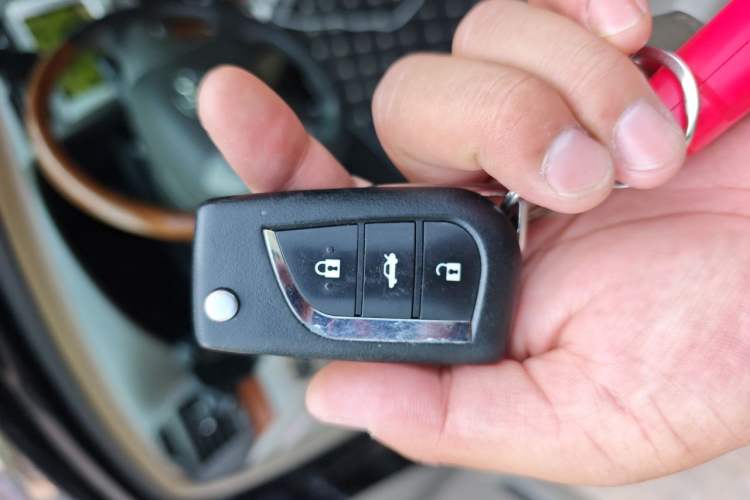 Used Toyota Camry 2010 200G Classic Edition Vehicle Key