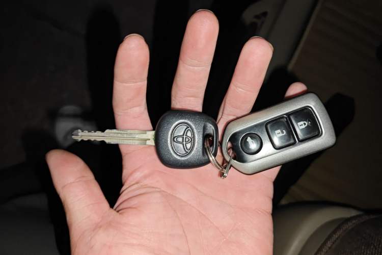 Used Toyota Camry 2010 240G Classic Edition Vehicle Key